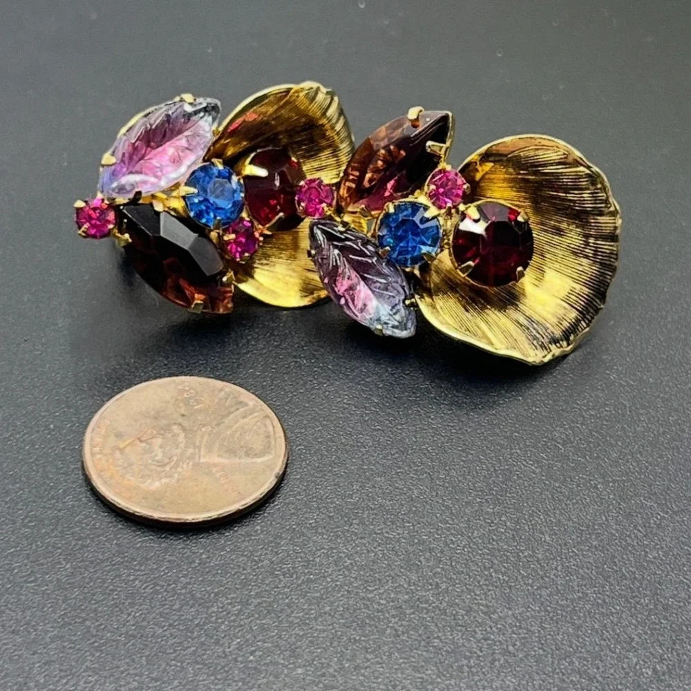 Vintage ? Juliana Gold Tone Rhinestone Fan Clip on Earrings: Purple Givre‎ Glass